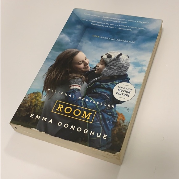 National Bestseller. Room. Emma Donoghue - Picture 5 of 10